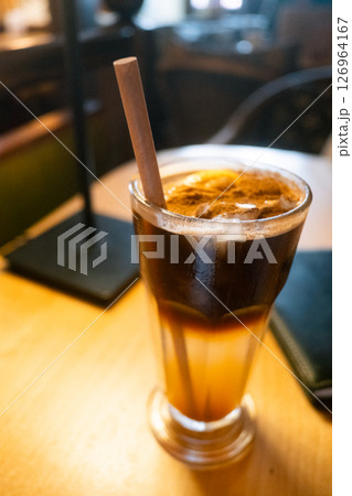 ポーランドのカフェで飲むエスプレッソトニック 126964167
