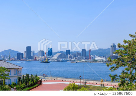 初夏の神戸の街並み (兵庫県神戸市中央区) 126967600