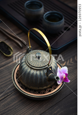 Traditional asian tea ceremony arrangement: ceramic teapot, cups and bamboo chaban Traditional asian tea ceremony arrangement: ceramic teapot, cups and bamboo chaban 126970953
