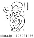 夜泣きする赤ちゃんを抱っこして疲れた表情の母親 126971456
