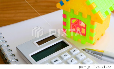 マイホーム　住まい　住宅ローン　補助金　資産運用 126971922