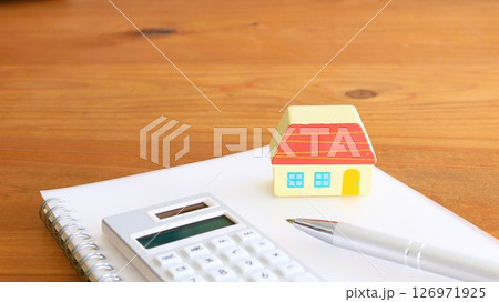 マイホーム　住まい　住宅ローン　補助金　資産運用 126971925