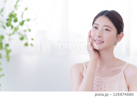 若い女性の美容スキンケア 若い女性の美容スキンケア 126974880