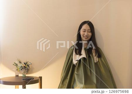 よもぎ蒸しをする女性イメージ よもぎ蒸しをする女性イメージ 126975698