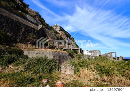 軍艦島(端島)第1見学広場から見た炭鉱施設群の景色 軍艦島(端島)第1見学広場から見た炭鉱施設群の景色 126976044