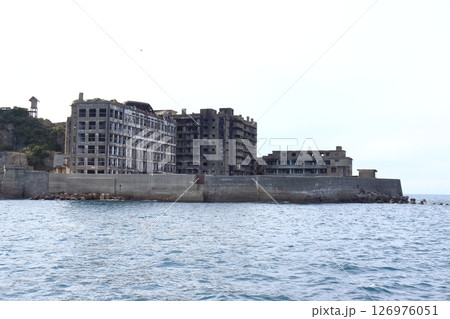 軍艦島 北側の小中学校、病院方面の景色 軍艦島 北側の小中学校、病院方面の景色 126976051