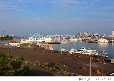 石垣港ターミナル全景(美崎町 離島ターミナルと都野城 八島ふ頭) 石垣港ターミナル全景(美崎町 離島ターミナルと都野城 八島ふ頭) 126976052