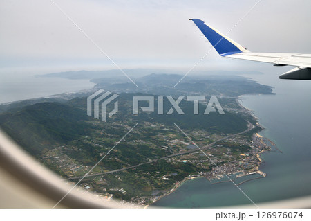 飛行機からの風景　神戸空港を飛び立ち淡路島北淡インターチェンジ上空 126976074