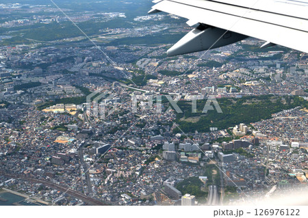 飛行機からの風景 神戸空港へ高度を下げる 明石大橋上空 飛行機からの風景 神戸空港へ高度を下げる 明石大橋上空 126976122