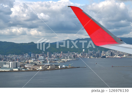 飛行機からの風景 神戸空港へ高度を下げる 神戸港付近 飛行機からの風景 神戸空港へ高度を下げる 神戸港付近 126976130