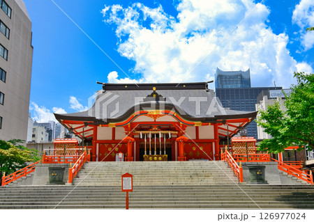 東京都新宿区　花園神社（はなぞのじんじゃ）　拝殿 126977024