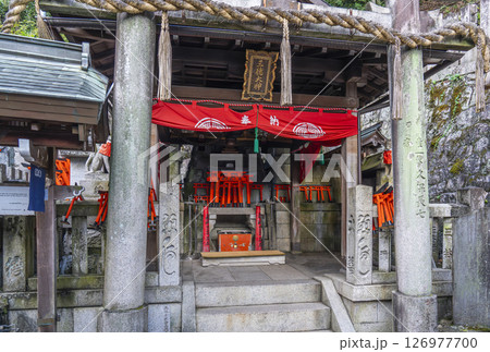 京都　伏見稲荷大社　三徳社 126977700
