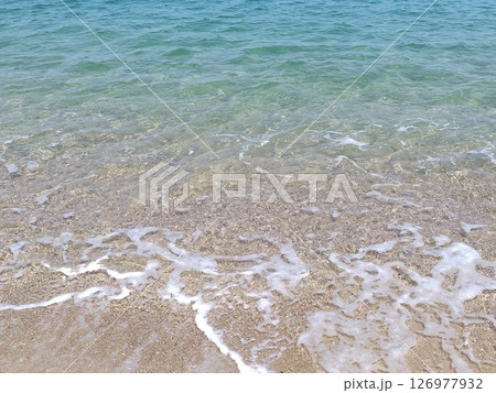 潮騒が聞こえる透明な海 126977932