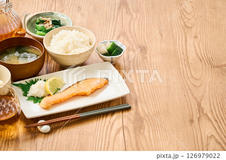 焼き鮭の和定食 126979022