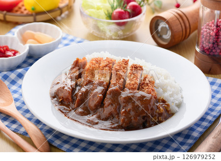 カツカレー　香ばしいカツとコク旨ルーの本格カレーライス 126979252