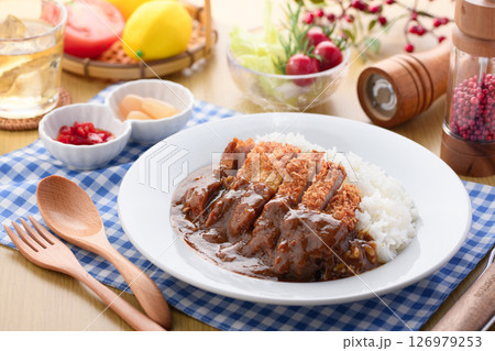 カツカレー　香ばしいカツとコク旨ルーの本格カレーライス 126979253