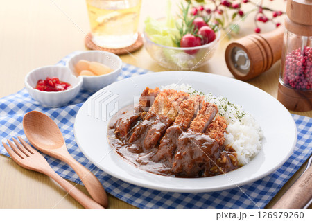カツカレー 香ばしいカツとコク旨ルーの本格カレーライス カツカレー 香ばしいカツとコク旨ルーの本格カレーライス 126979260