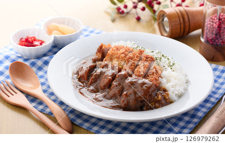カツカレー 香ばしいカツとコク旨ルーの本格カレーライス カツカレー 香ばしいカツとコク旨ルーの本格カレーライス 126979262