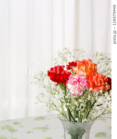 母の日のブーケ　母の日の感謝を込めて贈りたい花束 126979448