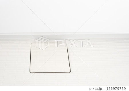 浴室のイメージ　　清潔な白を基調とした浴室のイメージ 126979759