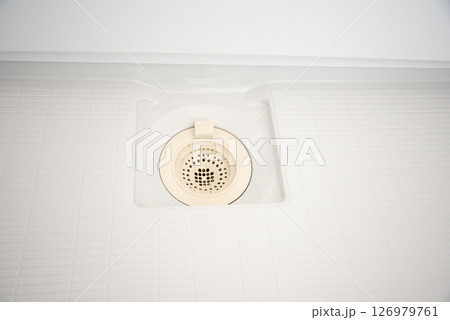 浴室のイメージ 清潔な白を基調とした浴室のイメージ 浴室のイメージ 清潔な白を基調とした浴室のイメージ 126979761