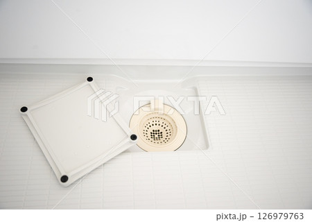 浴室のイメージ 清潔な白を基調とした浴室のイメージ 浴室のイメージ 清潔な白を基調とした浴室のイメージ 126979763