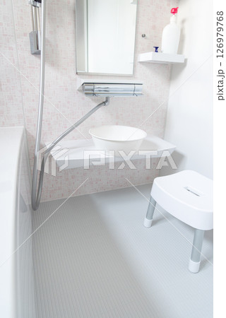 浴室のイメージ 清潔な白を基調とした浴室のイメージ 浴室のイメージ 清潔な白を基調とした浴室のイメージ 126979768
