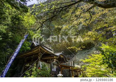 四国八十八箇所45番　岩屋寺　本堂と岩屋　愛媛県久万高原町 126980186