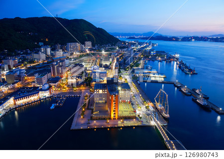 門司港レトロ展望室からの夕景　夜景　海峡プラザ　日本新三大夜景 126980743