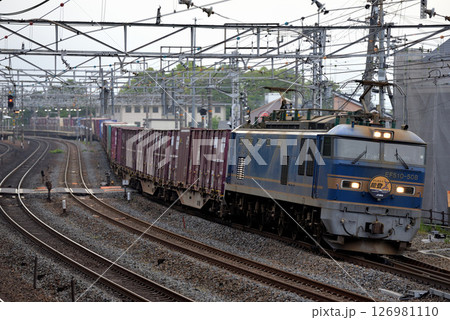 東海道本線を走るEF510-508コンテナ貨物列車 東海道本線を走るEF510-508コンテナ貨物列車 126981110