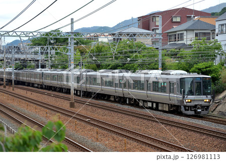 東海道本線を走る223系新快速電車 126981113