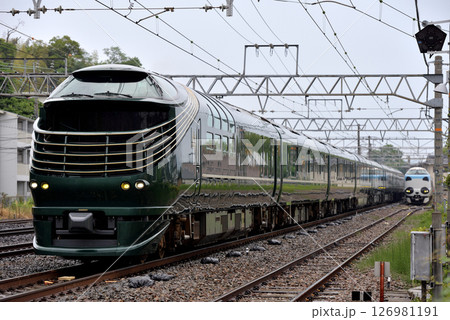 東海道本線を走る87系トワイライトエクスプレス瑞風 126981191