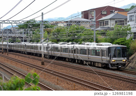 東海道本線を走る223系新快速電車 東海道本線を走る223系新快速電車 126981198