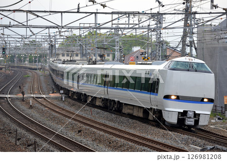 東海道本線を走る683系特急サンダーバード送り込み回送 東海道本線を走る683系特急サンダーバード送り込み回送 126981208