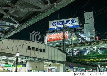 夜の高田馬場駅（早稲田口） 126981983