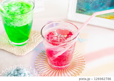 クラッシュゼリー入りソーダ イチゴ味 クラッシュゼリー入りソーダ イチゴ味 126982786