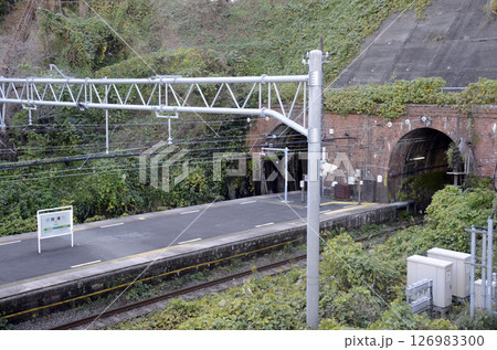 トンネルと駅 トンネルと駅 126983300
