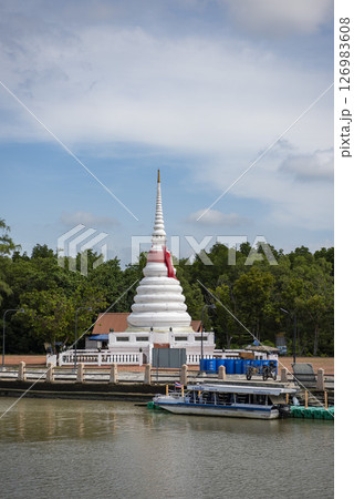 THAILAND RAYONG PHRA CHEDI KLANG NAM 126983608