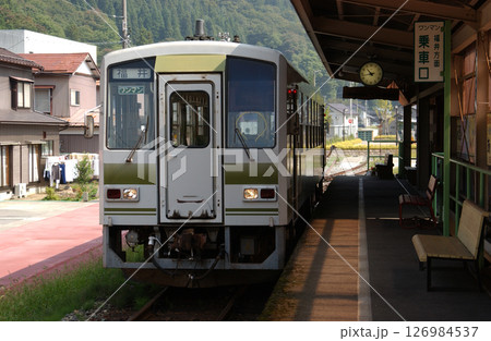 山奥のローカル線の終着駅 126984537