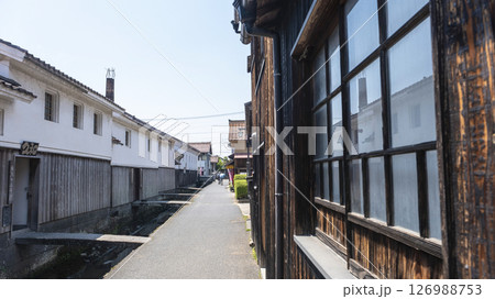 打吹山と赤瓦の街並み 倉吉市白壁土蔵 打吹山と赤瓦の街並み 倉吉市白壁土蔵 126988753