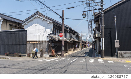 打吹山と赤瓦の街並み　倉吉市白壁土蔵 126988757