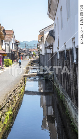 打吹山と赤瓦の街並み 倉吉市白壁土蔵 打吹山と赤瓦の街並み 倉吉市白壁土蔵 126988758