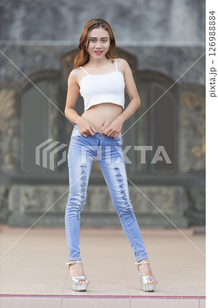 Elegant Streetwear with a Modern Twist Elegant Streetwear with a Modern Twist 126988884