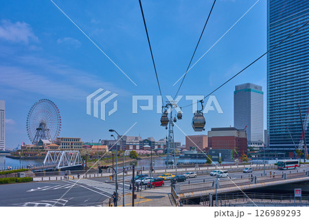 春の神奈川県横浜市中区北仲橋、汽車道、新港地区を俯瞰 126989293