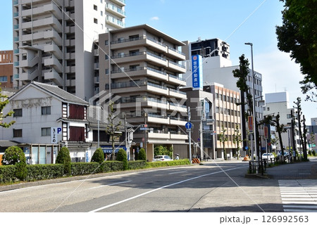名古屋市　熱田神宮東門付近の街並みときよめ餅老舗店 126992563
