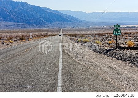 カリフォルニア州　デスバレーへの道　州道190 126994519