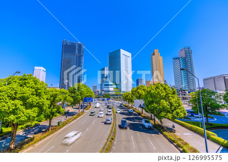 日本の東京都市景観 桜木町駅前のビル群や横浜市役所などを望む 126995575