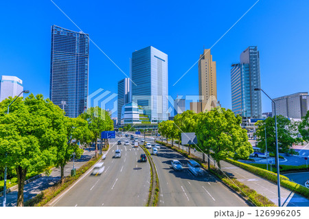 日本の東京都市景観 桜木町駅前のビル群や横浜市役所などを望む 日本の東京都市景観 桜木町駅前のビル群や横浜市役所などを望む 126996205