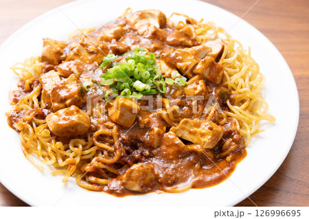 美味しい中華料理の麻婆焼きそば 美味しい中華料理の麻婆焼きそば 126996695