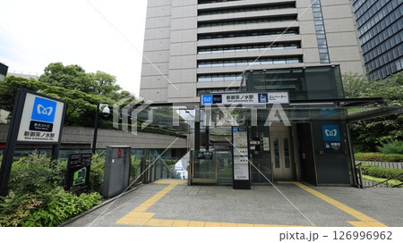 東京メトロ千代田線の新御茶ノ水駅B3b番出入口、エレベーターが設置 126996962